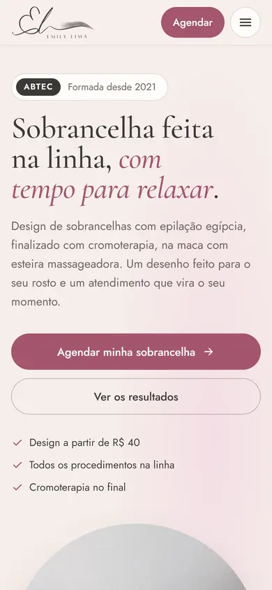 O site de Studio Emily Lima no celular